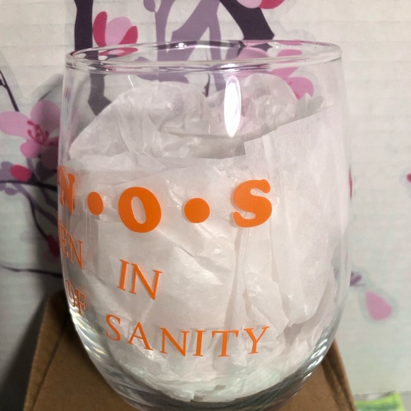 2-New-WINE GLASS1-WINOS Women in need of sanity & 1-LETSDrinkWineandJudgePeople - Picture 3 of 9